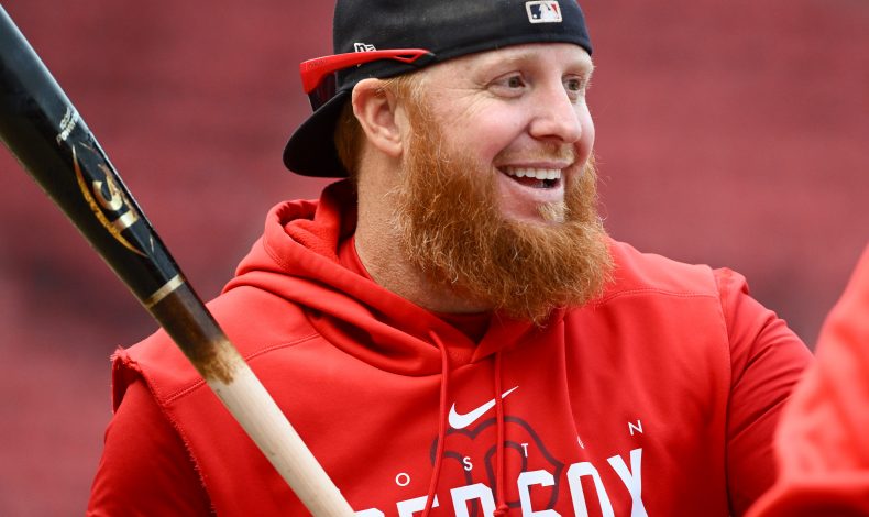 TA: Justin Turner Takes His Red Beard to the Blue Jays